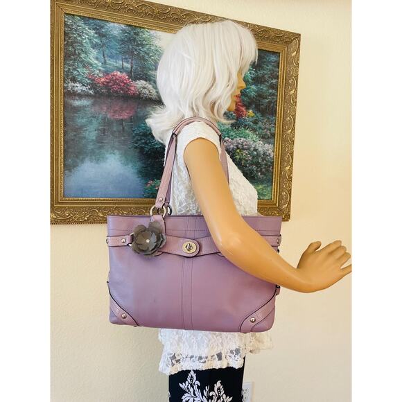 Coach Purse: 13236 light purple Carly expandable Leather Shoulder Bag - Picture 3 of 10